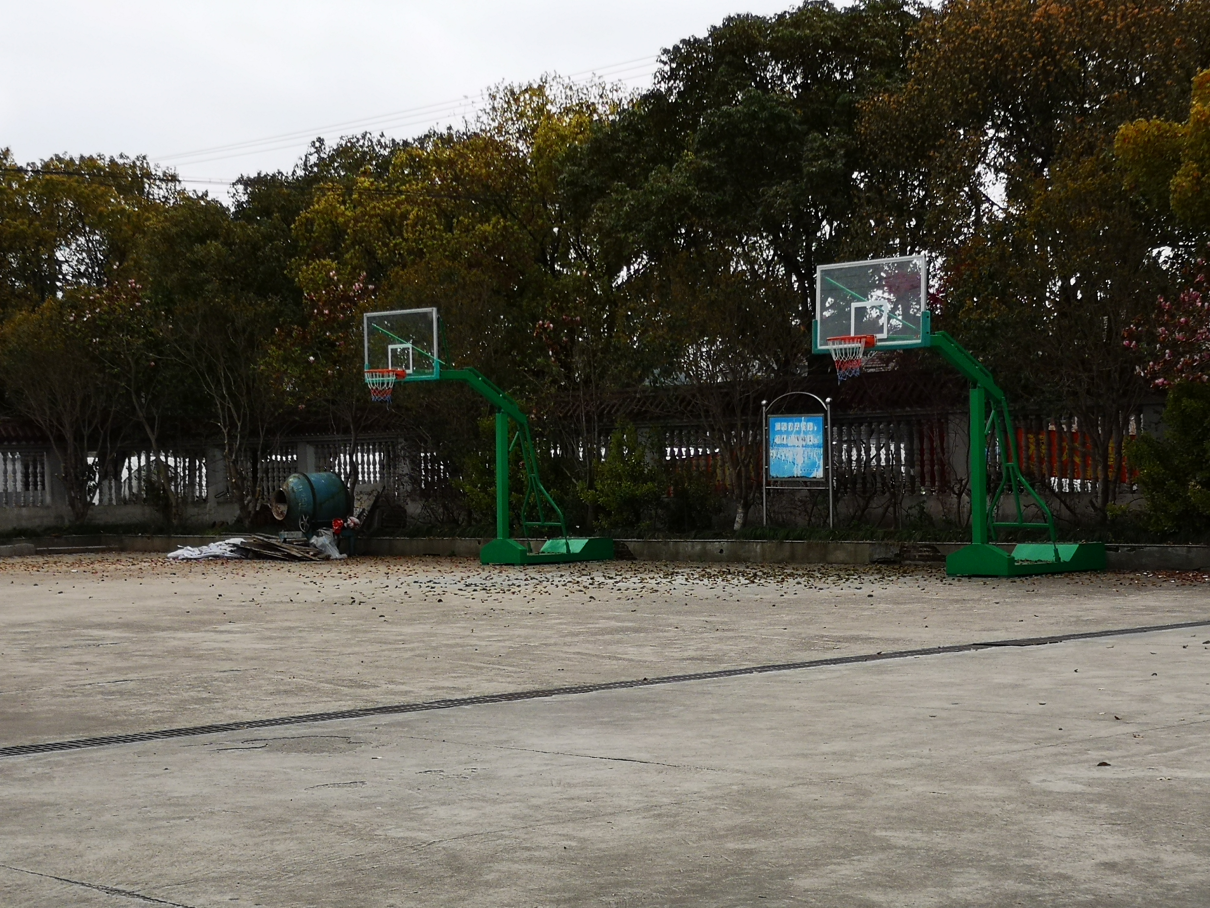 道新村東杜家宅118號(hào)籃球場(chǎng)