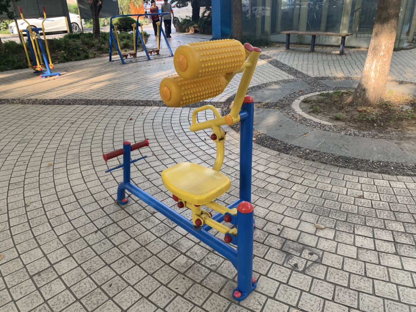 自重腹背鍛煉器