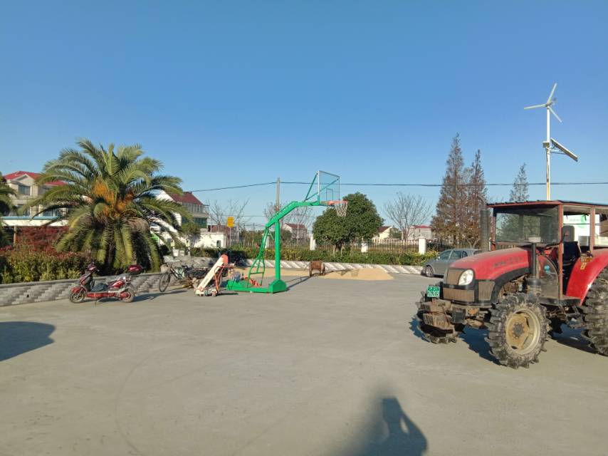 衛(wèi)民村委會(huì)籃球場