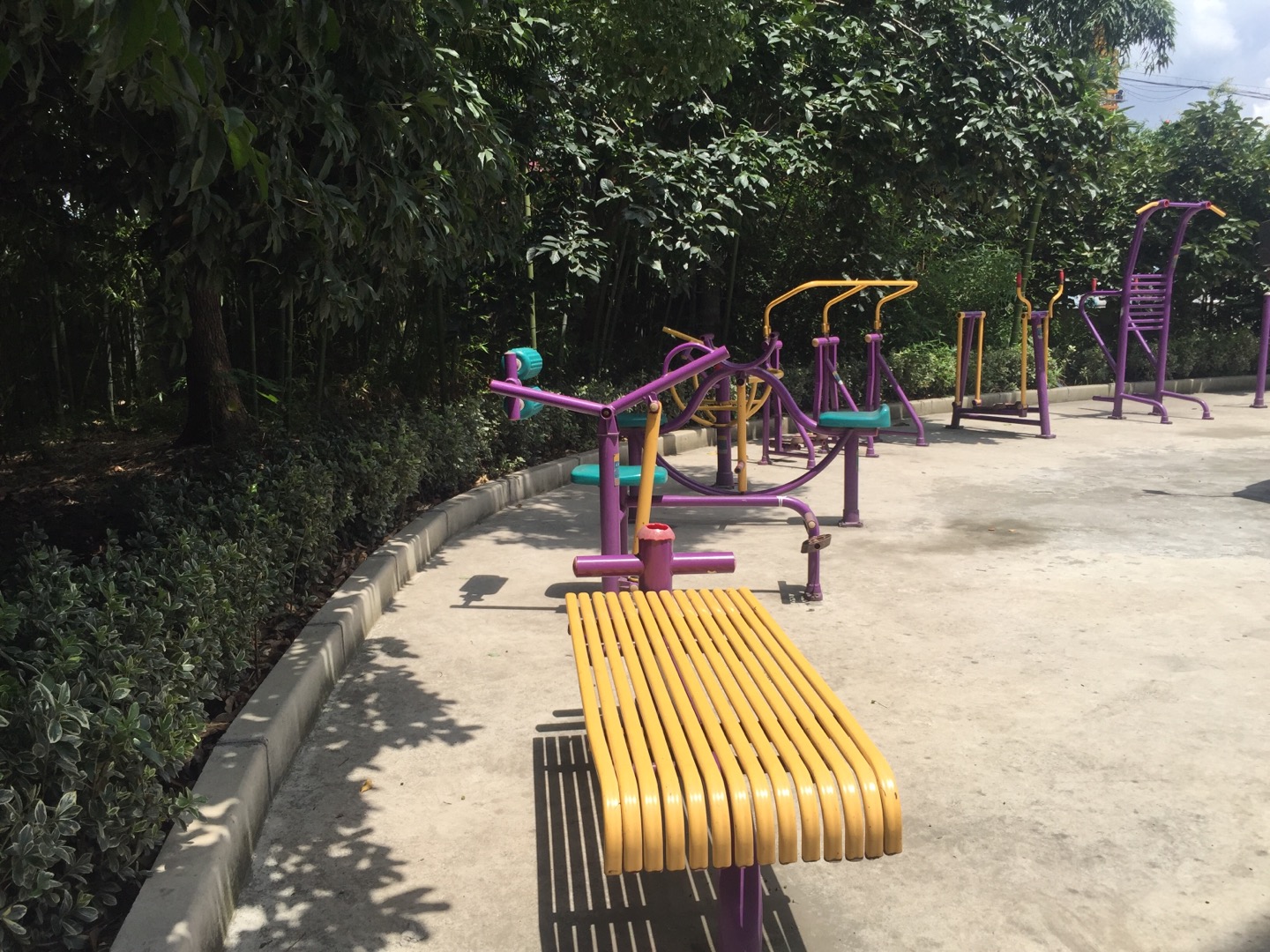 鷲山村鷲山小區(qū)健身點(diǎn)