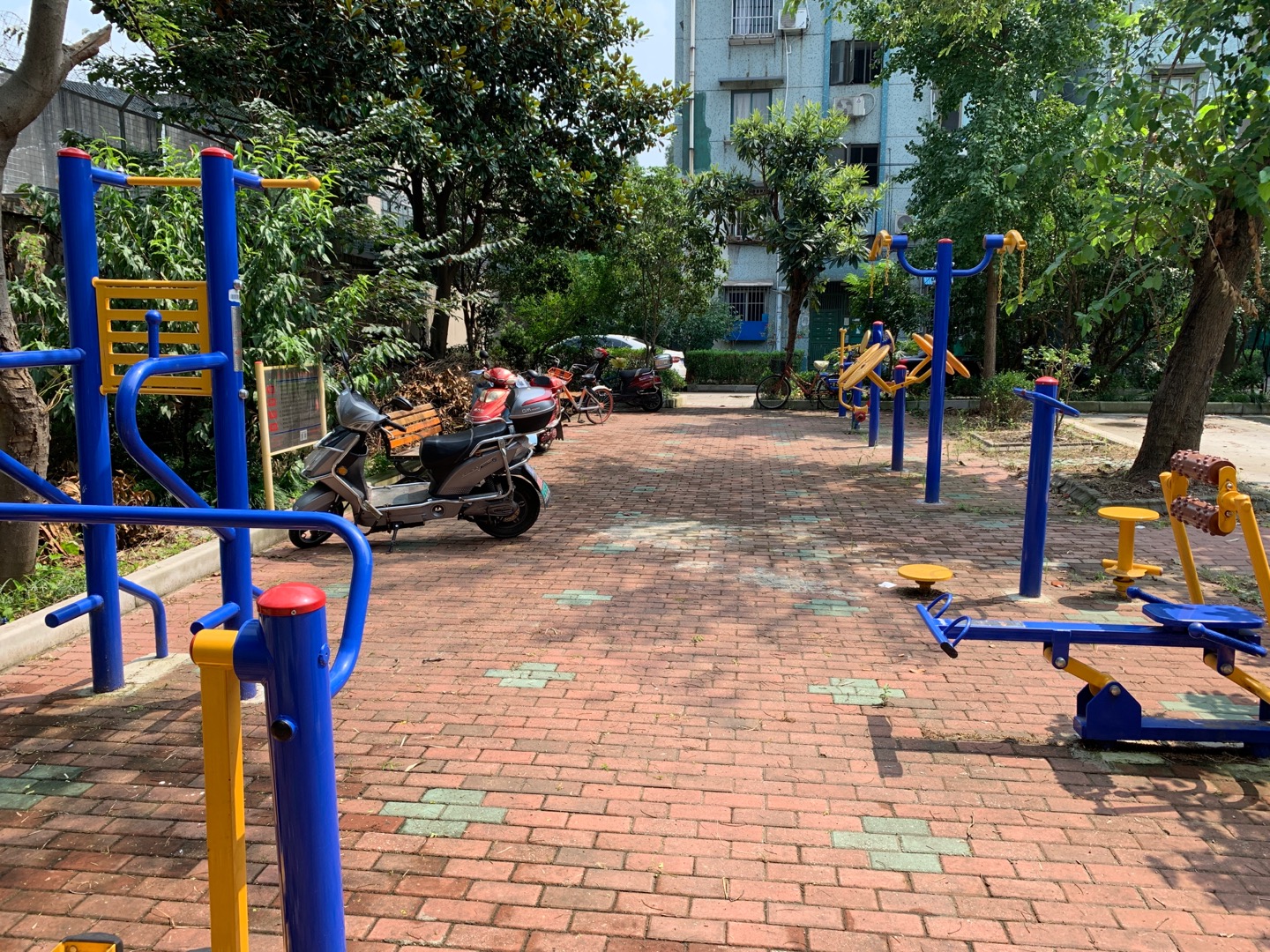 長(zhǎng)一居委780弄健身點(diǎn)49號(hào)