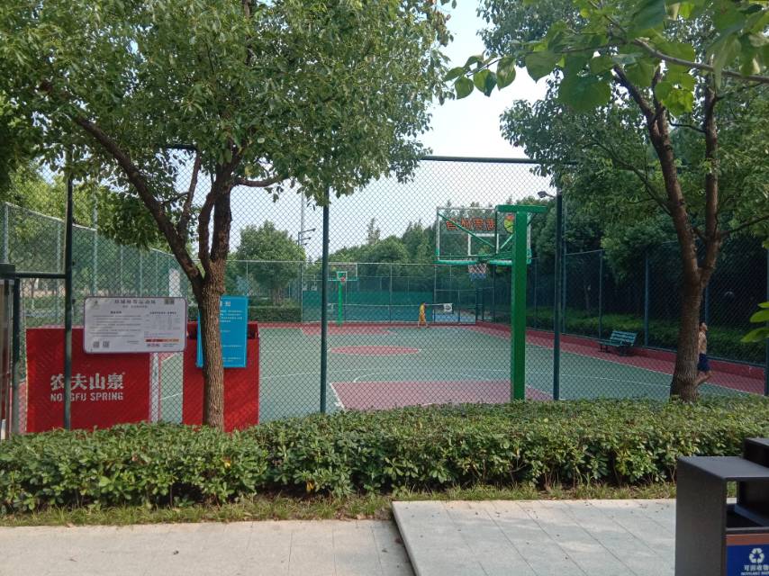 環(huán)城林帶運動場