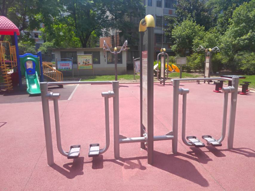 雙位太空漫步機