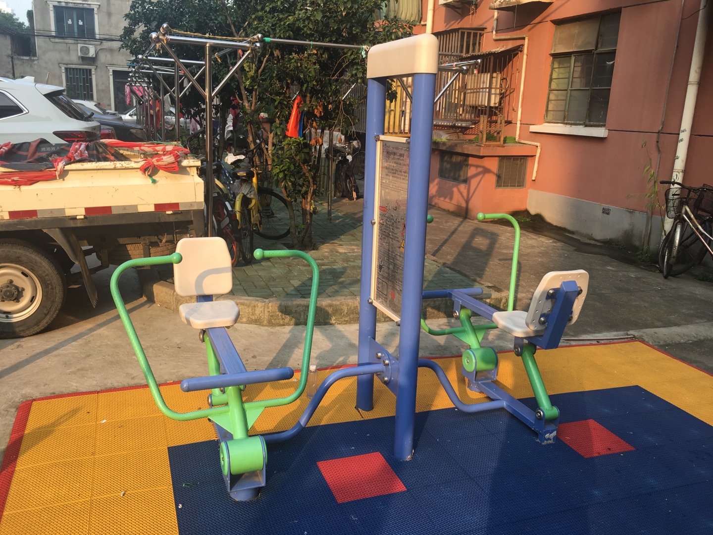 雙立柱平推平拉訓(xùn)練器