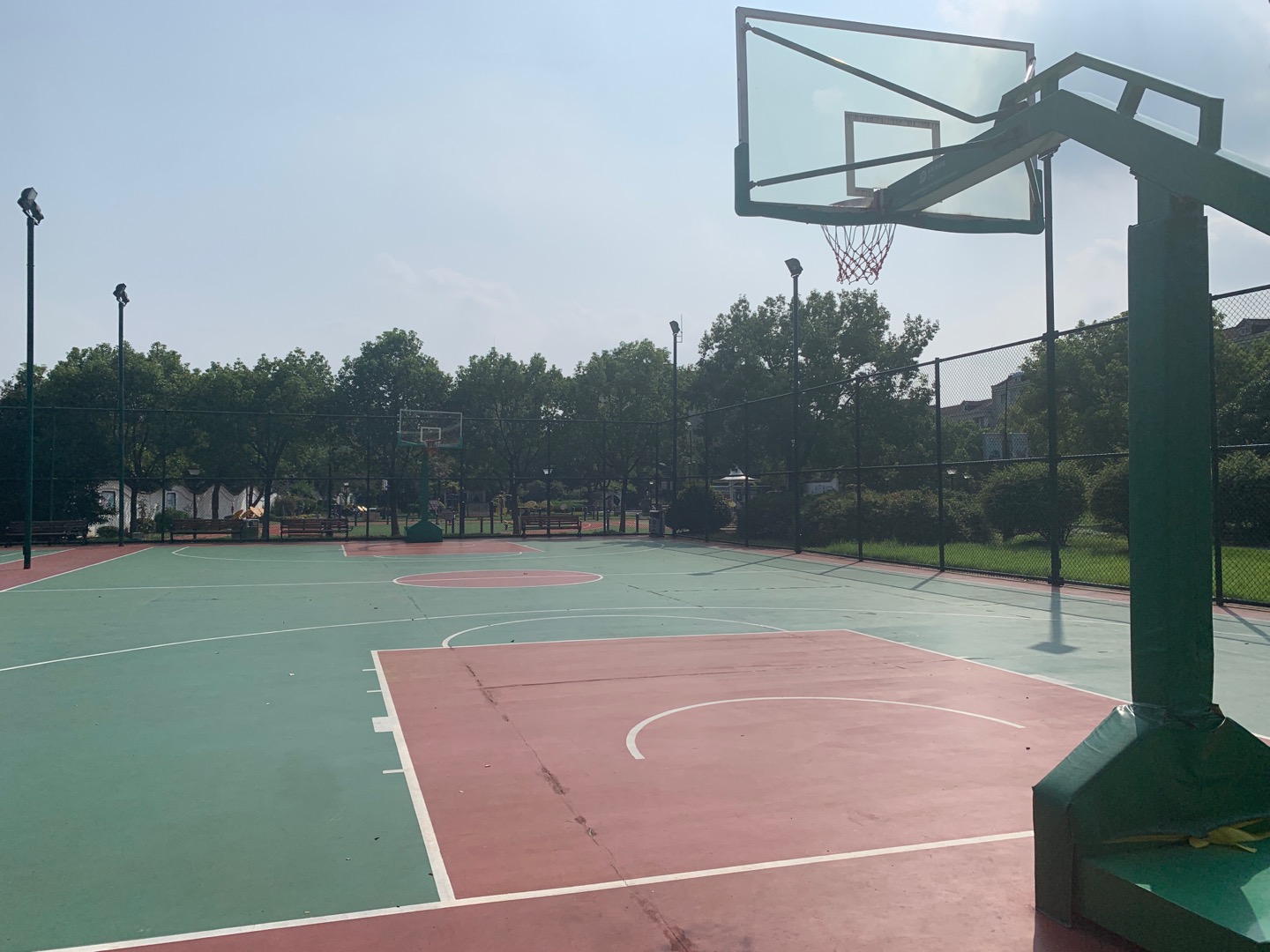 東平鎮(zhèn)籃球場