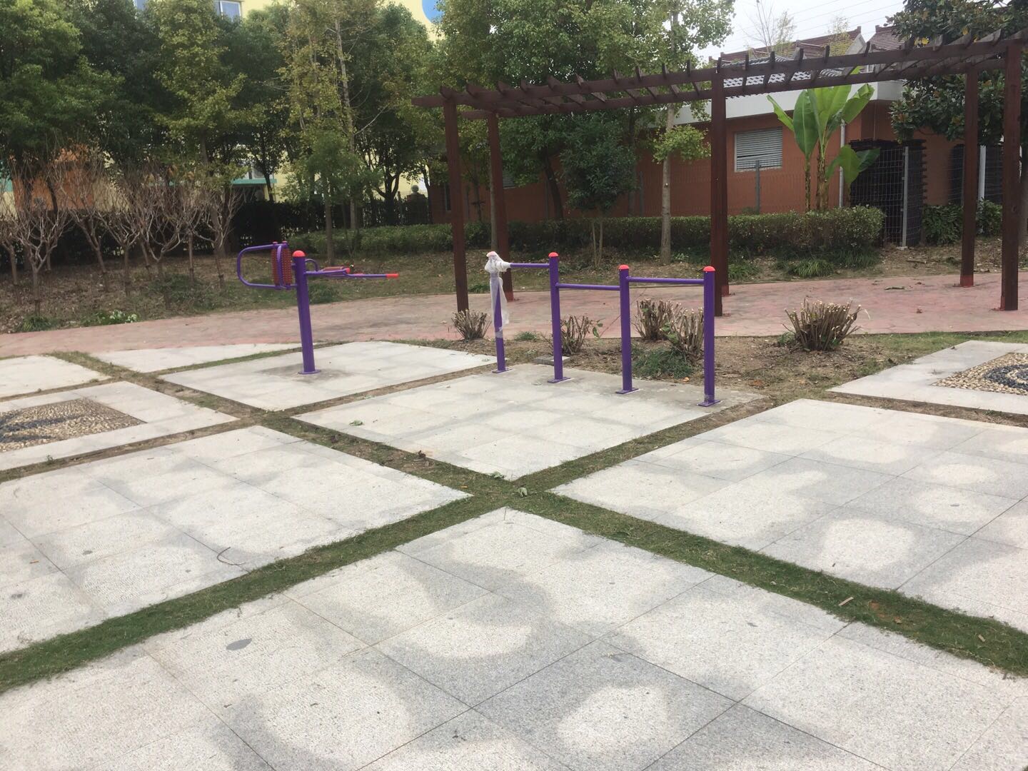 老港居民委員會(huì)康元公園健身苑點(diǎn)