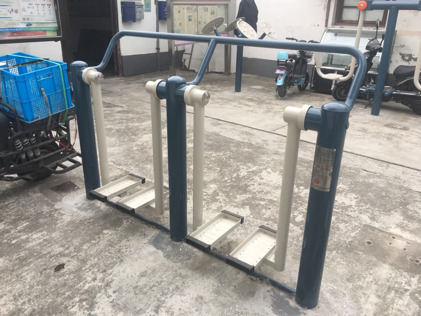 二位太空漫步機(jī)