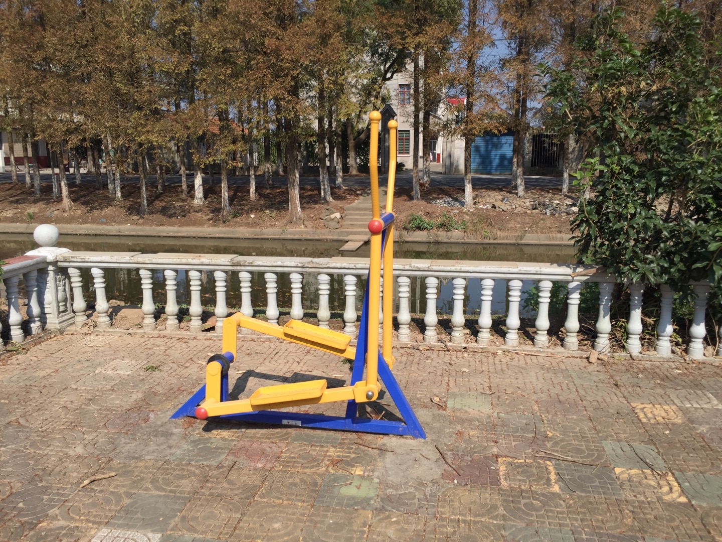 室外橢圓機(jī) 室外橢圓機(jī)