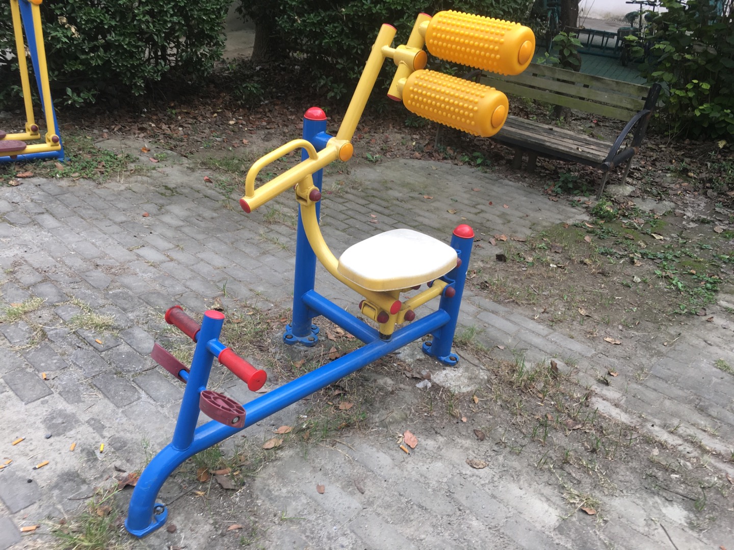 自重腹背鍛煉器