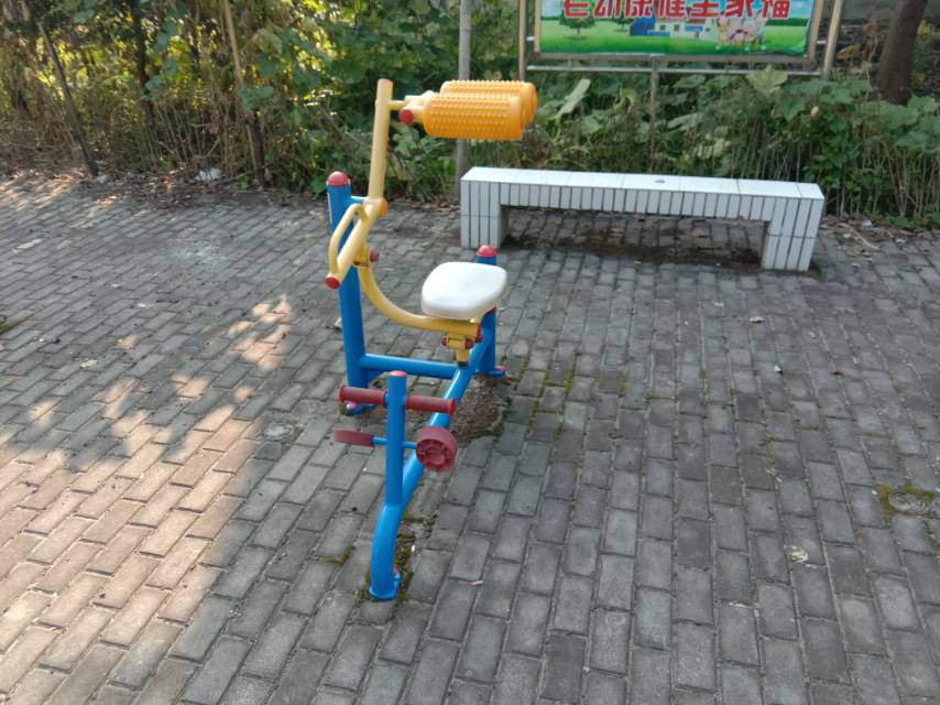 自重腹背鍛煉器