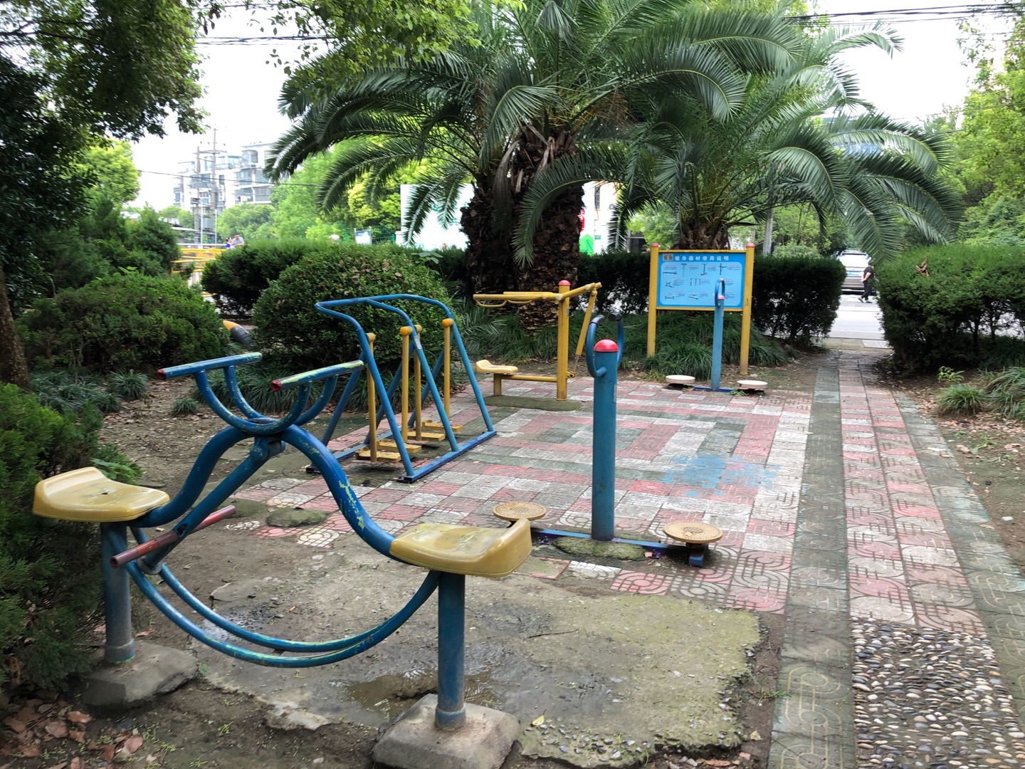 江華社區(qū)靖遠(yuǎn)路670號(hào)健身點(diǎn)