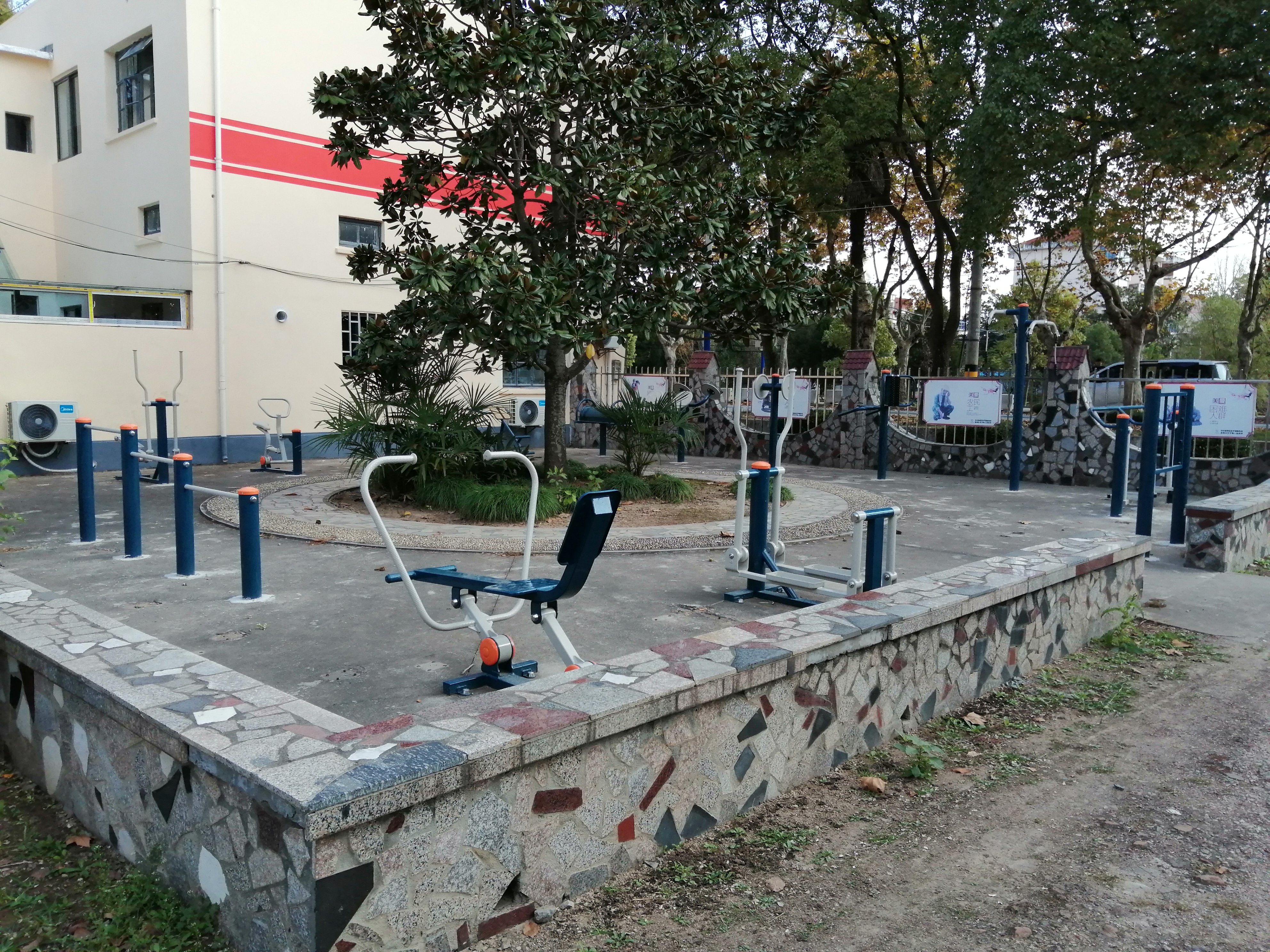 東平鎮(zhèn)東風(fēng)一村健身點(diǎn)