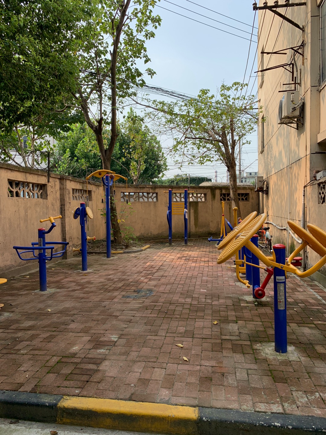 長一居委淞南新村16號健身點