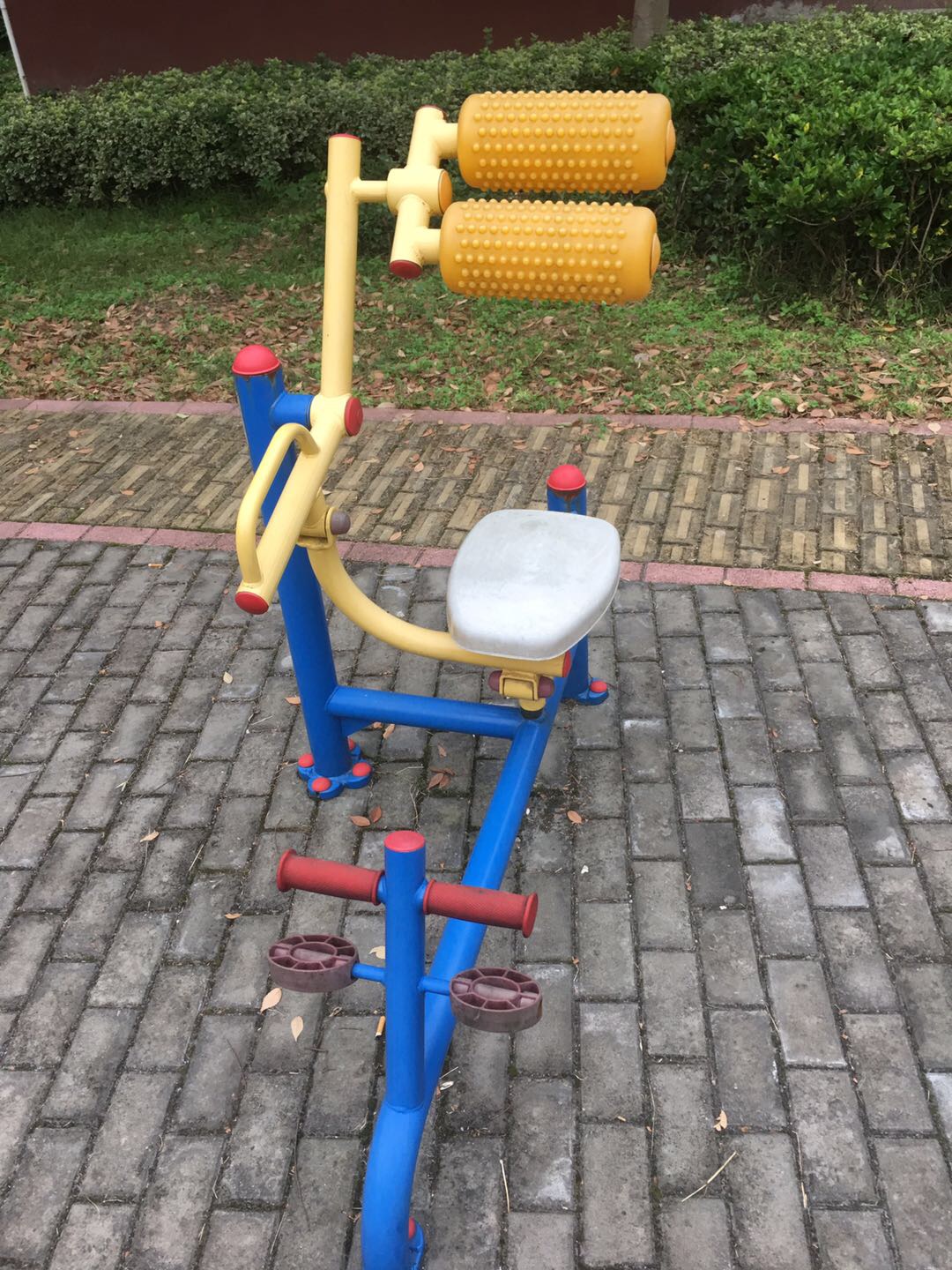 自重腹背鍛煉器