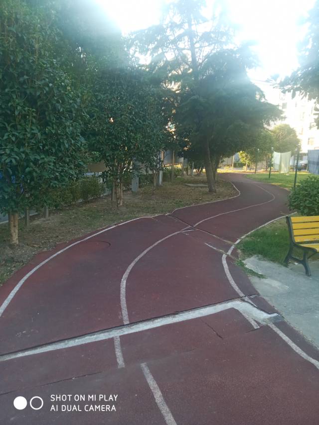 思凡一居航城五路401弄健身步道