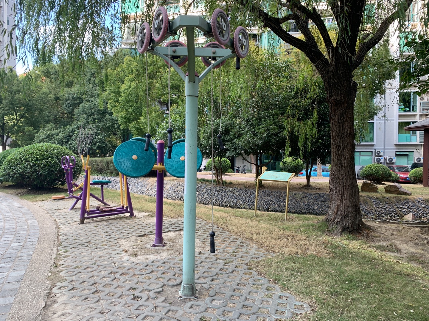 東繡路1086弄健身點(diǎn)