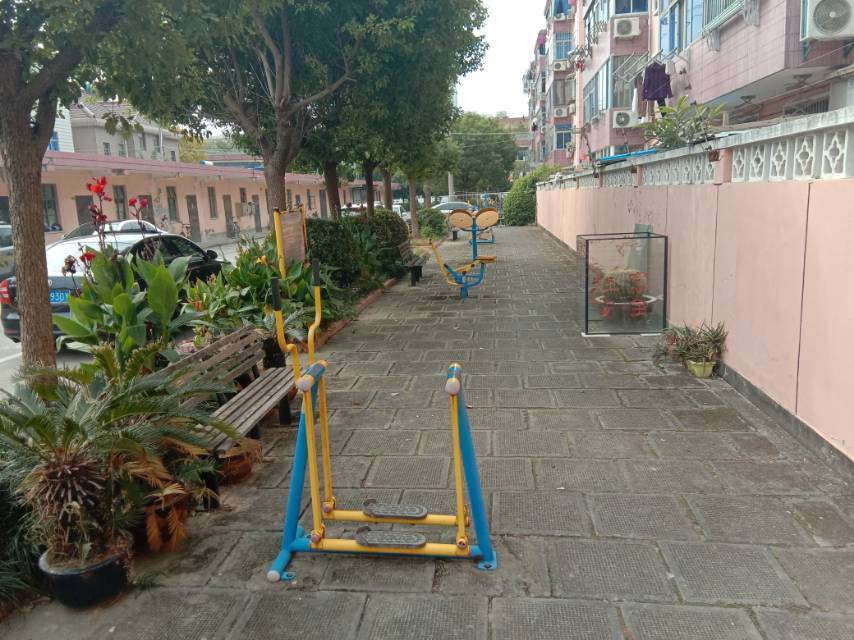 江鎮(zhèn)居委新生小區(qū)92弄1號至3號健身路徑