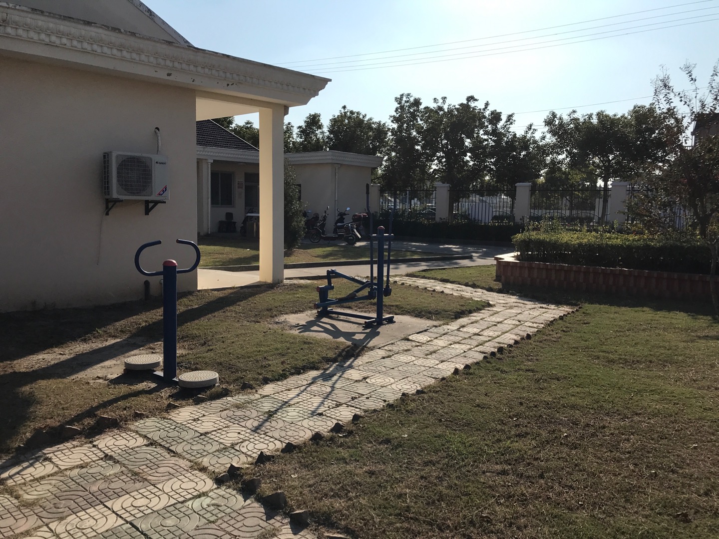 鄧一村凌空路200號健身路徑