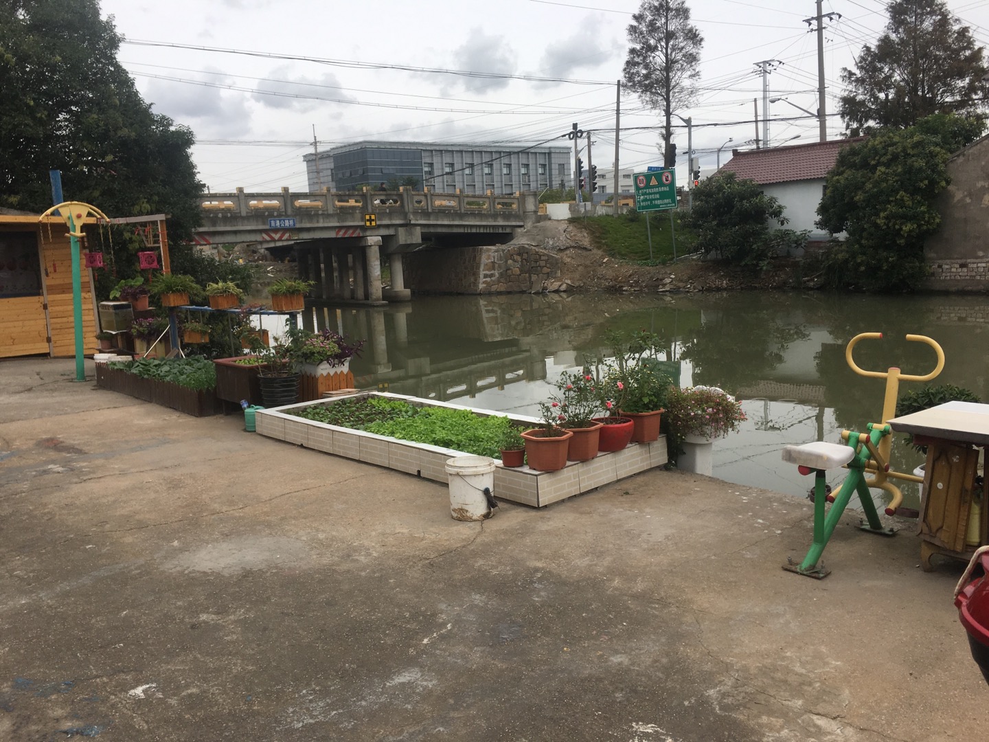 老港鎮(zhèn)中港村民委員會11組健身苑點(北）/n