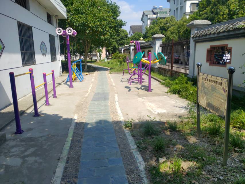 馬路橋榮景苑A區(qū)小花園健身點