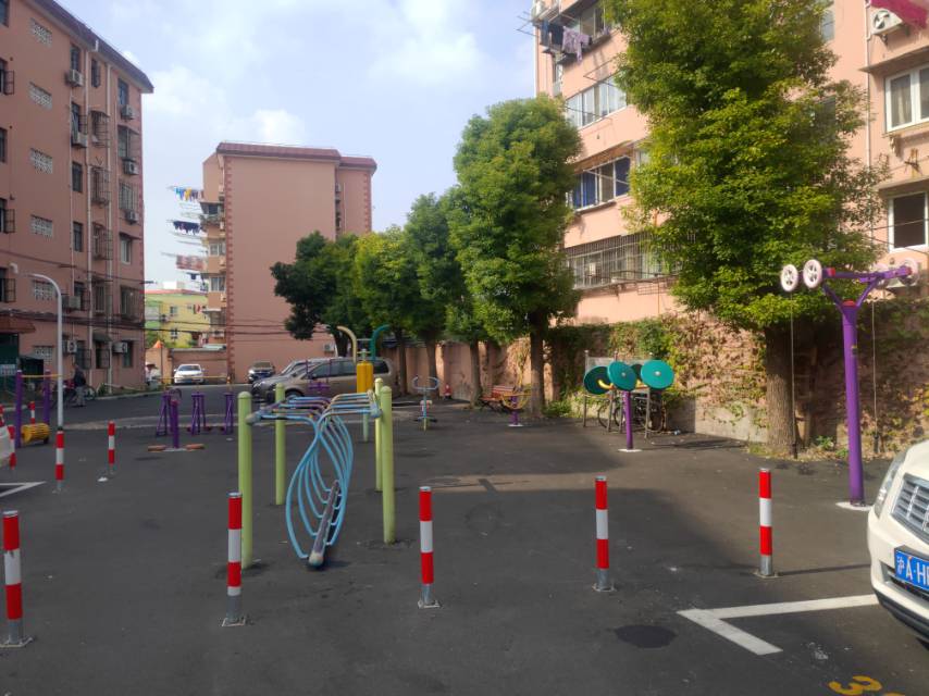 東一小區(qū)健身點(diǎn)