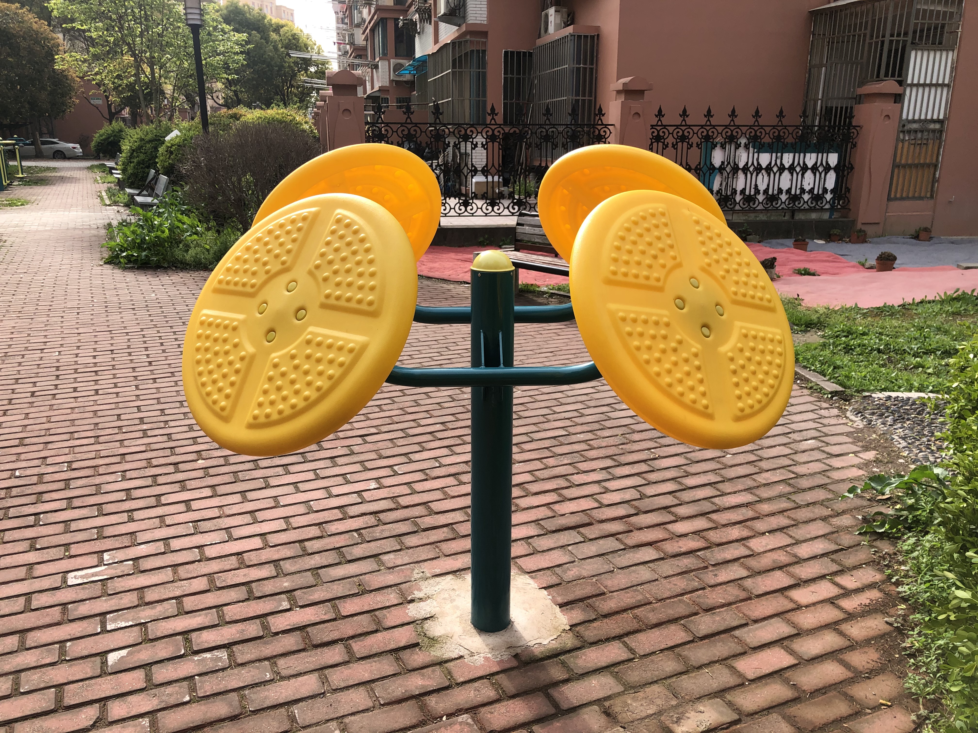 靜安區(qū)彭浦鎮(zhèn)美景雅苑居委健身點(diǎn)（高平路598弄）