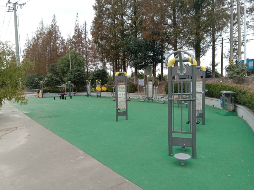 義泓村果園2組334號(hào)東健身路徑