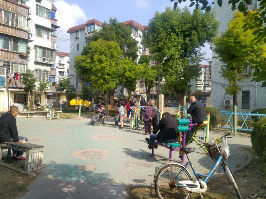 東二居委健身點