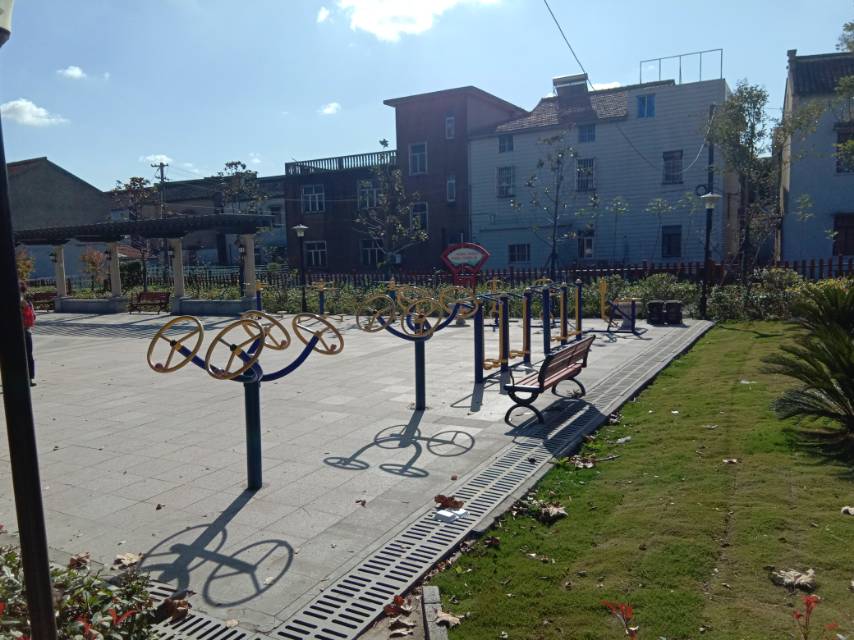 鄧二村遠(yuǎn)航路川南奉路口東南9號(hào)北健身路徑