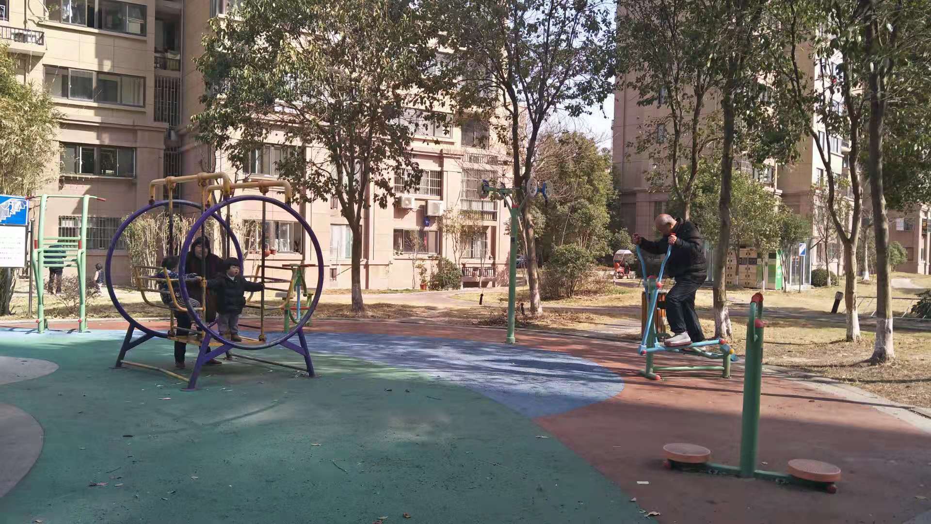 君蓮宏潤麗苑小區(qū)健身點(diǎn)A