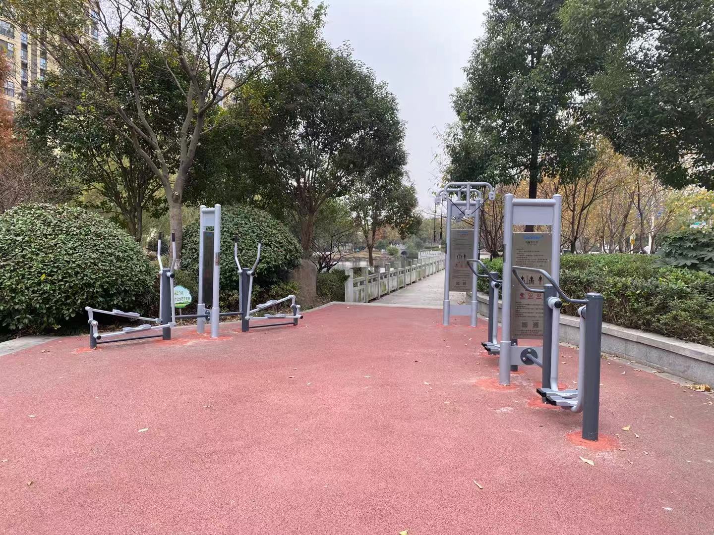 佳兆業(yè)市民健身苑點(diǎn)