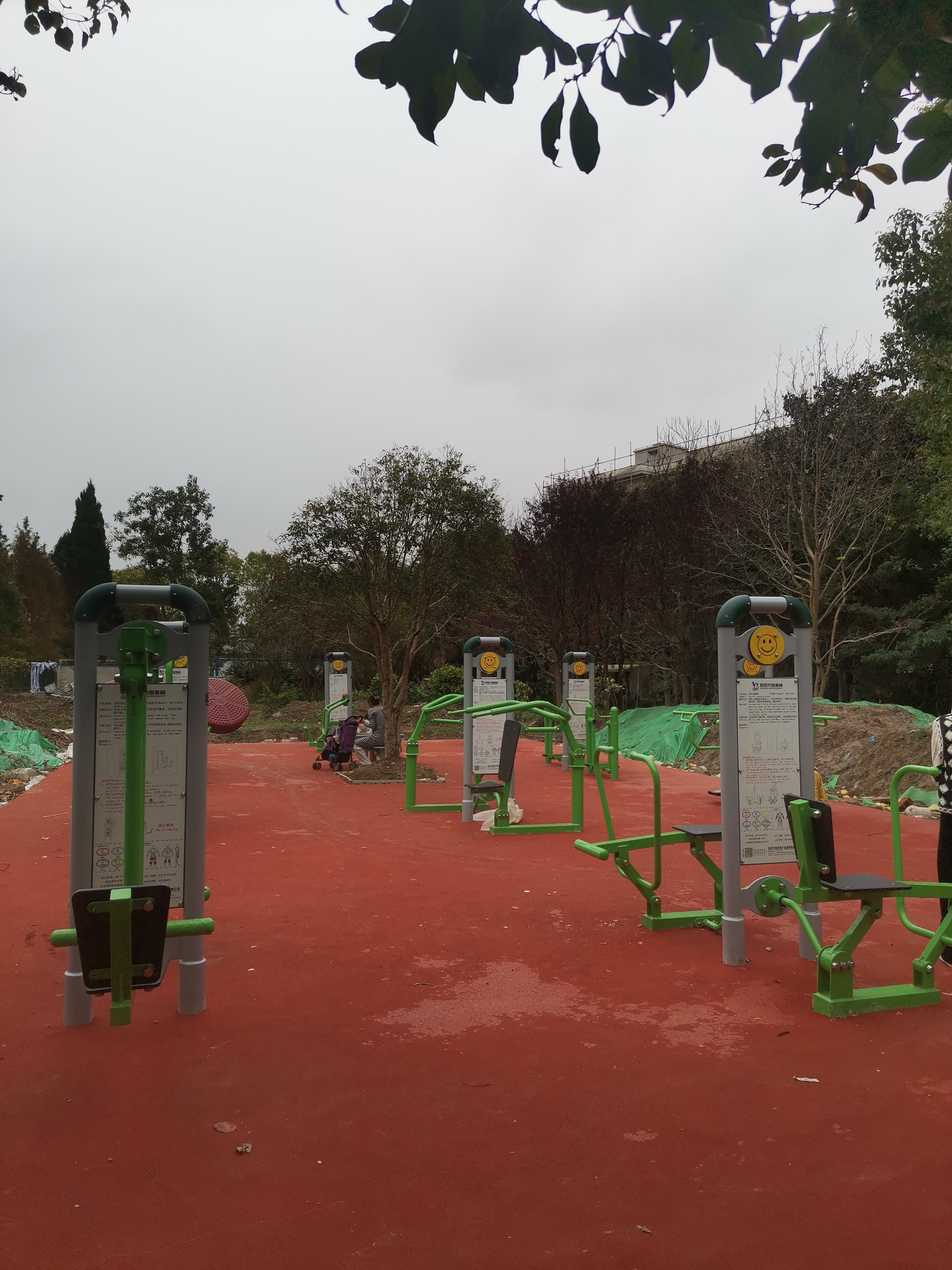 奉城鎮(zhèn)紫苑小區(qū)市民益智健身苑點(diǎn)