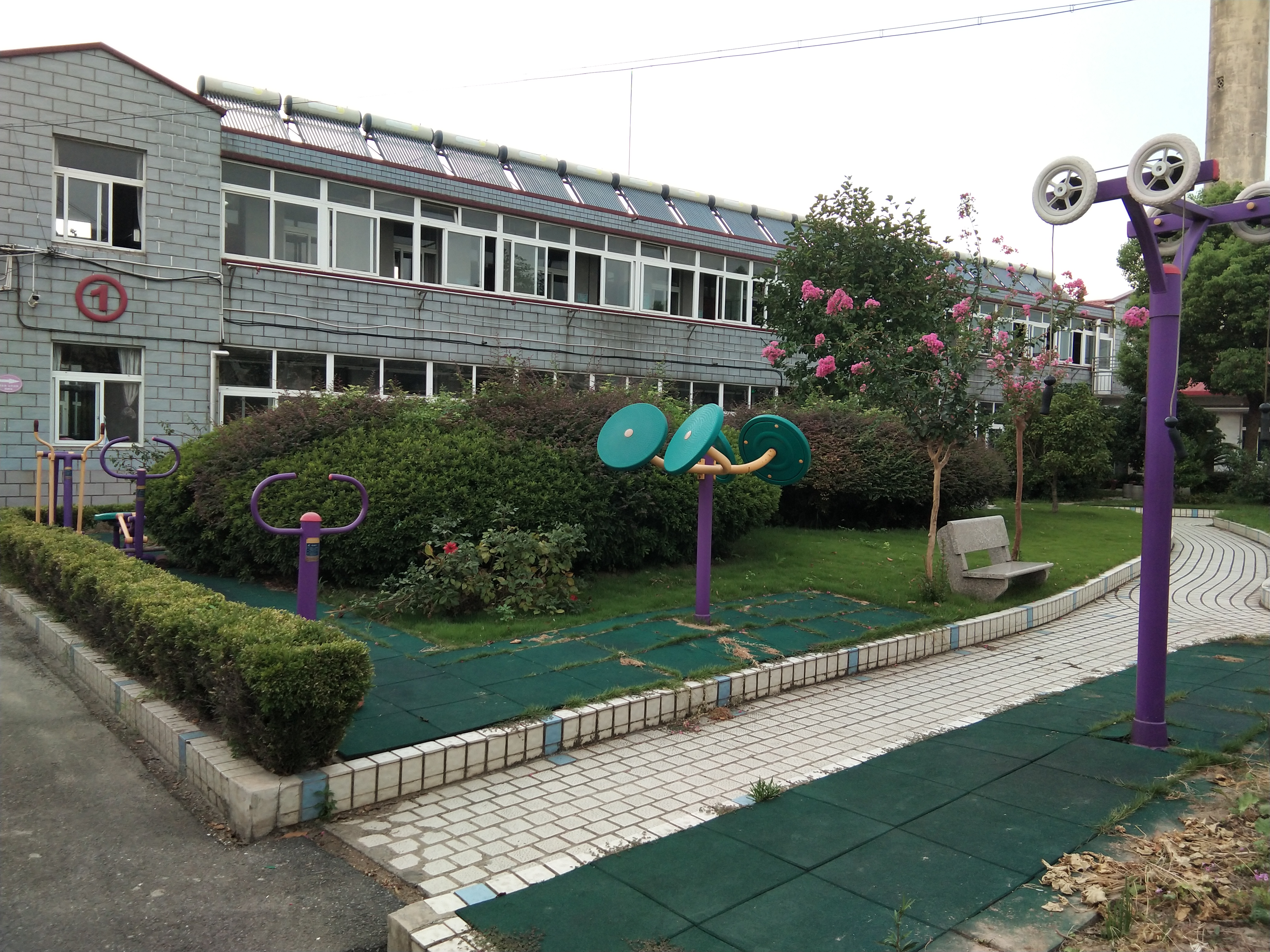 羅涇鎮(zhèn)敬老院健身點