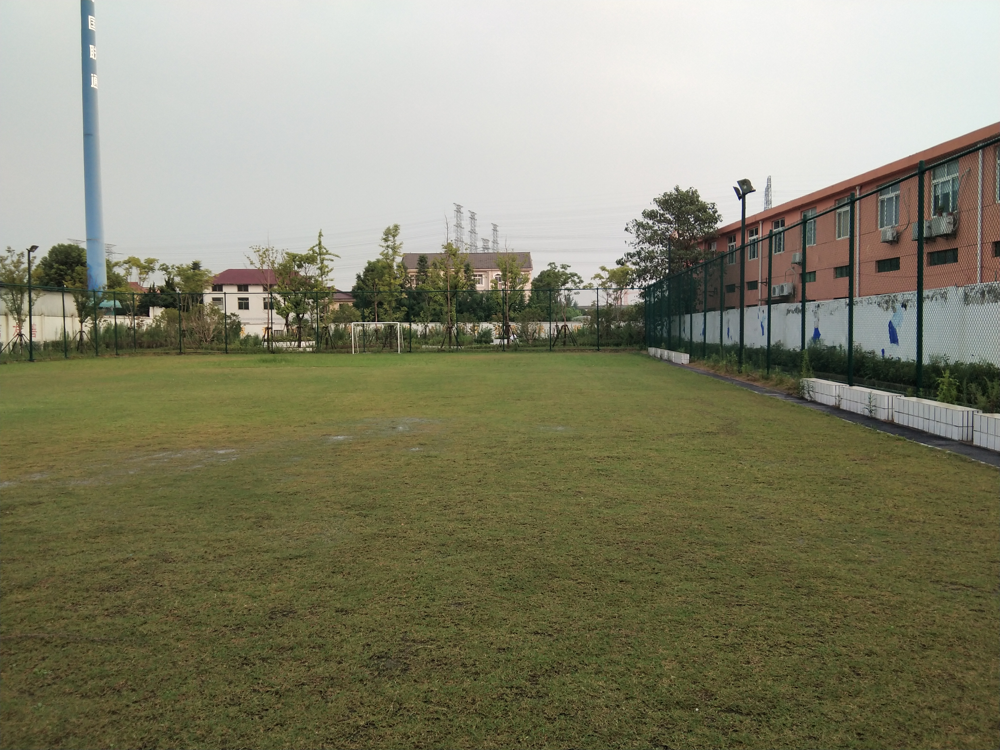 北松公路足球場(chǎng)