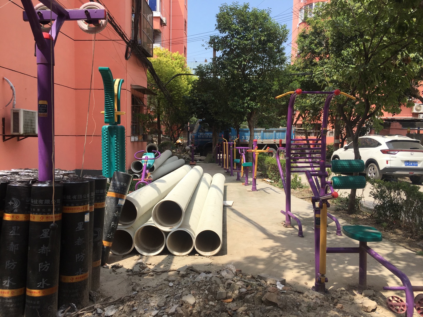 臨江公園居委健身點(diǎn)    2