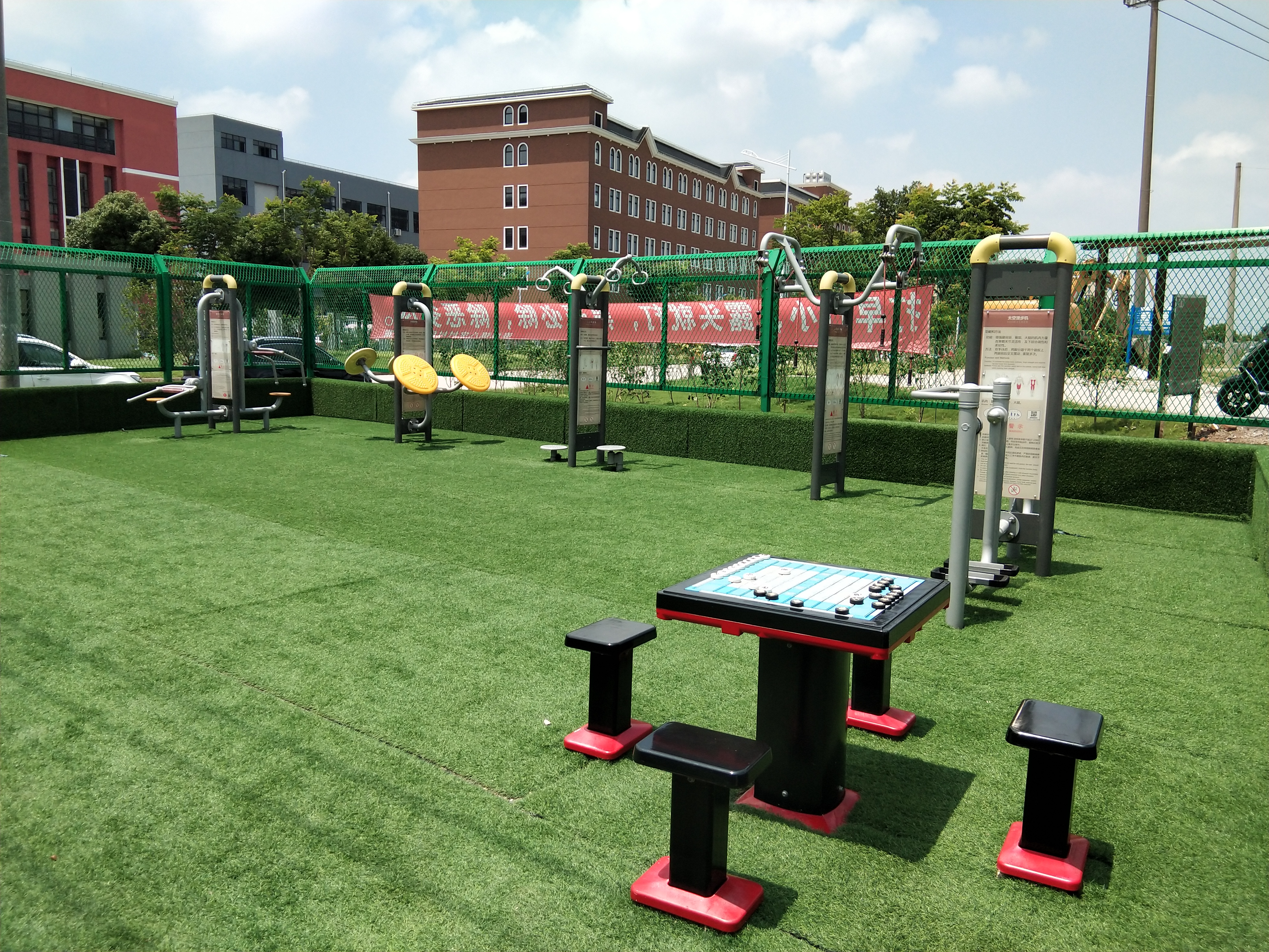 奉城鎮(zhèn)八字村市民益智健身苑點(diǎn)