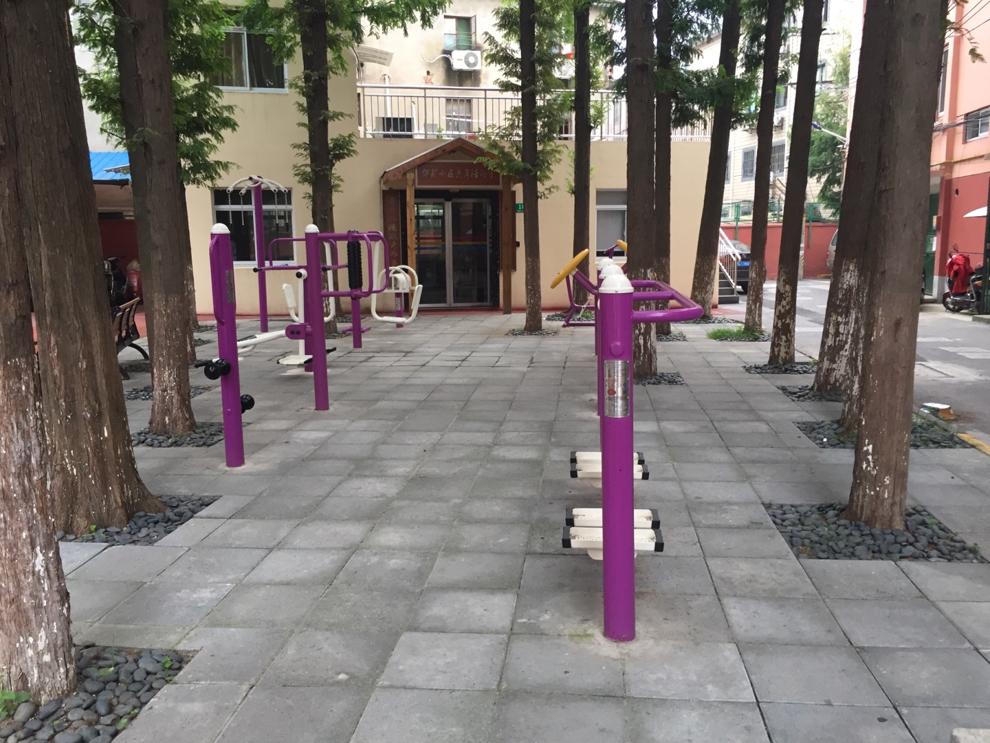 南華路居委華苑小區(qū)健身點