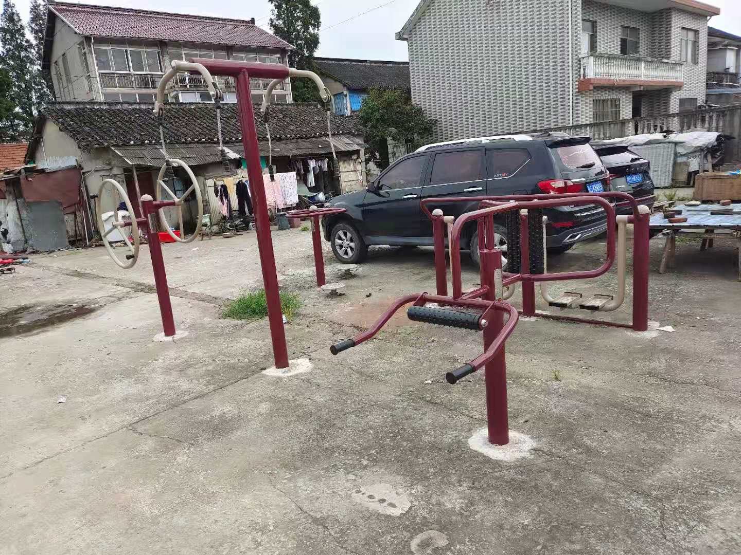 華亭鎮(zhèn)塔橋10隊健身點