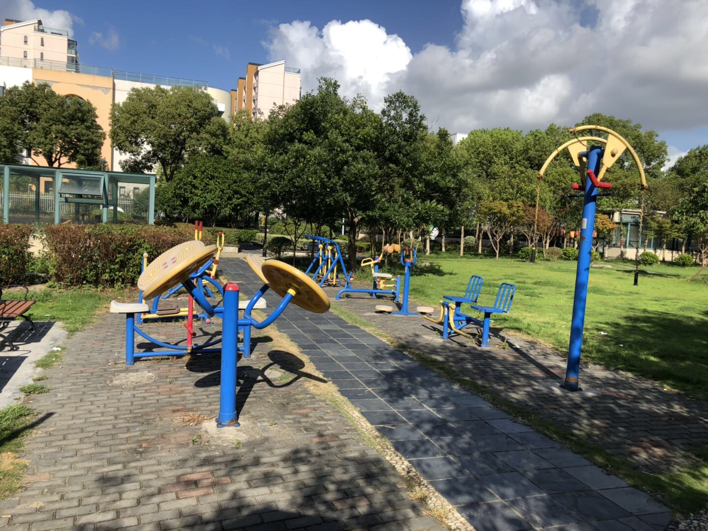 飛碟苑居委B健身苑點(diǎn)