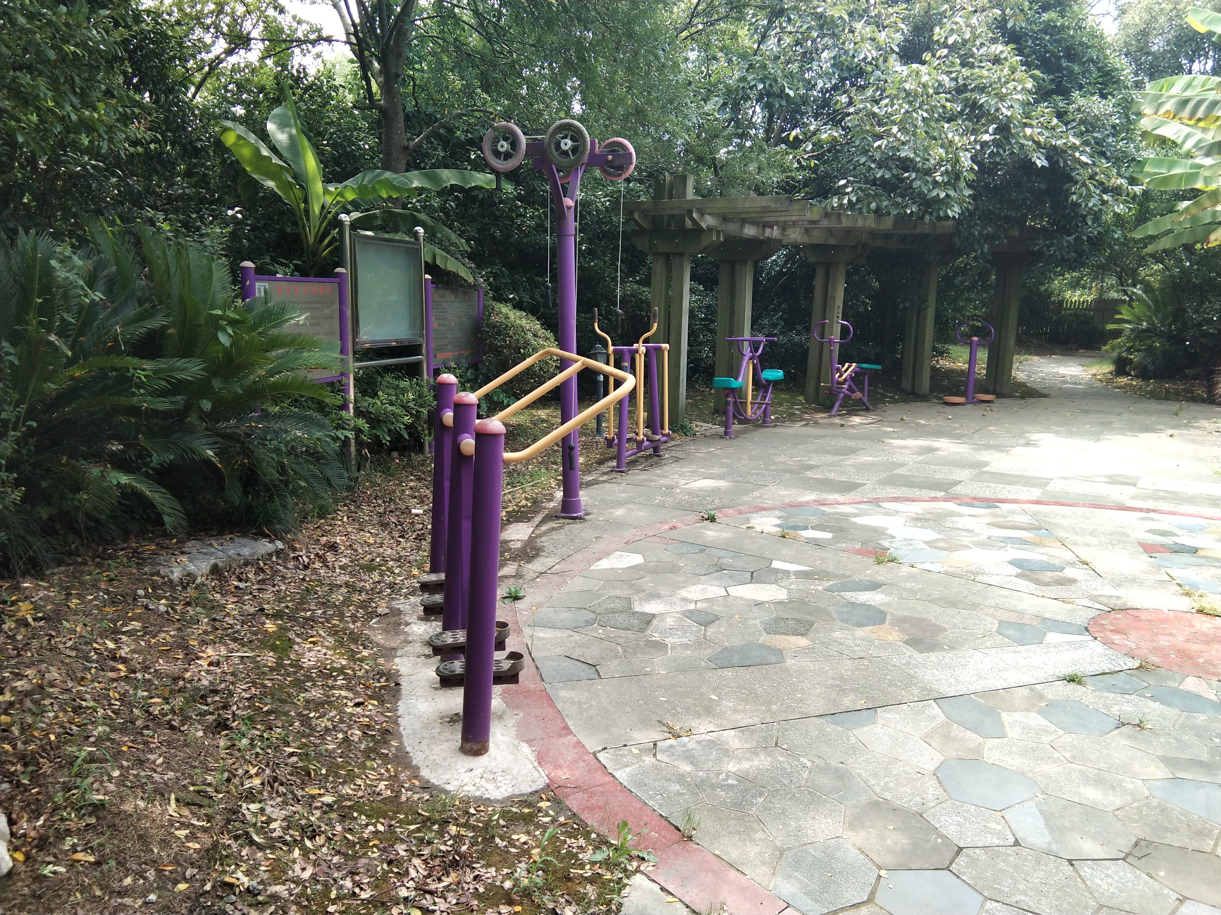 湖山在望健身點(diǎn)