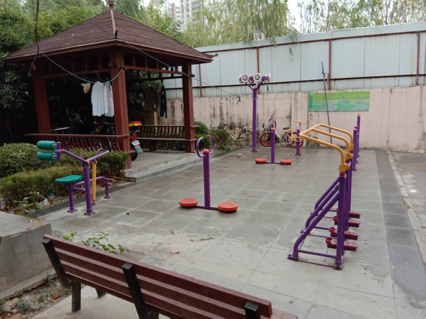 凌四小區(qū)健身點