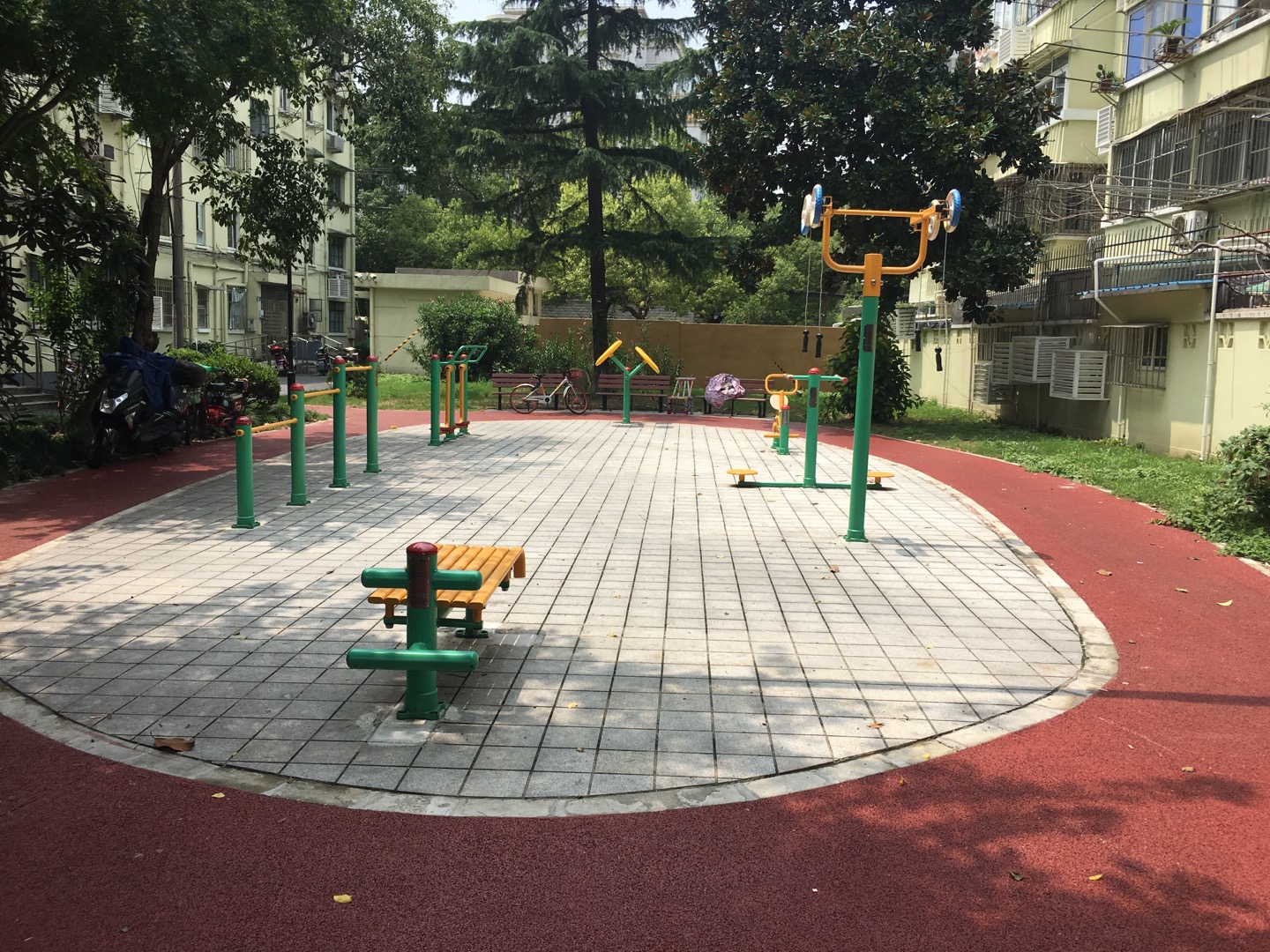 龍柏二村居委健身苑點C