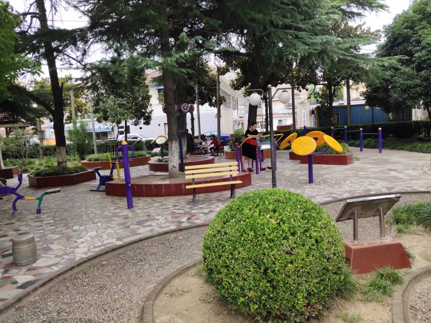 李園二村街心花園健身點