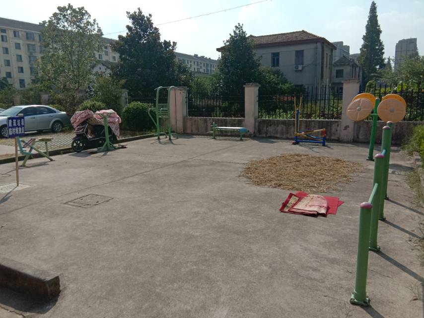 方家哈居委會林天花苑南區(qū)健身點