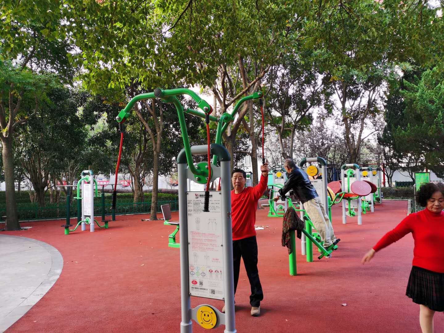 南橋鎮(zhèn)古華三居市民益智健身苑點（一）