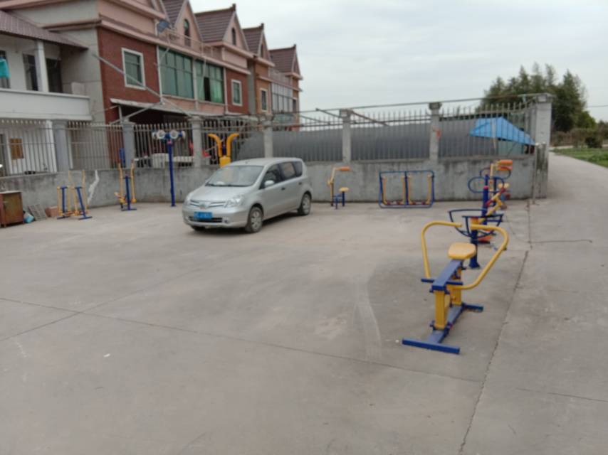 新東村16組競(jìng)新884號(hào)宅前健身路徑