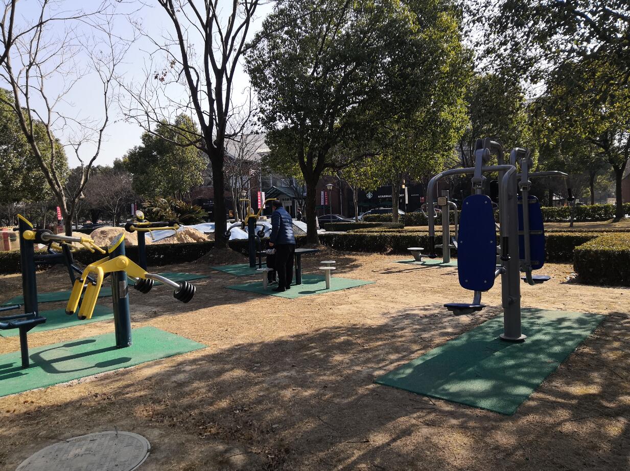 方松街道泰晤士小鎮(zhèn)健身俱樂(lè)部益智健身點(diǎn)