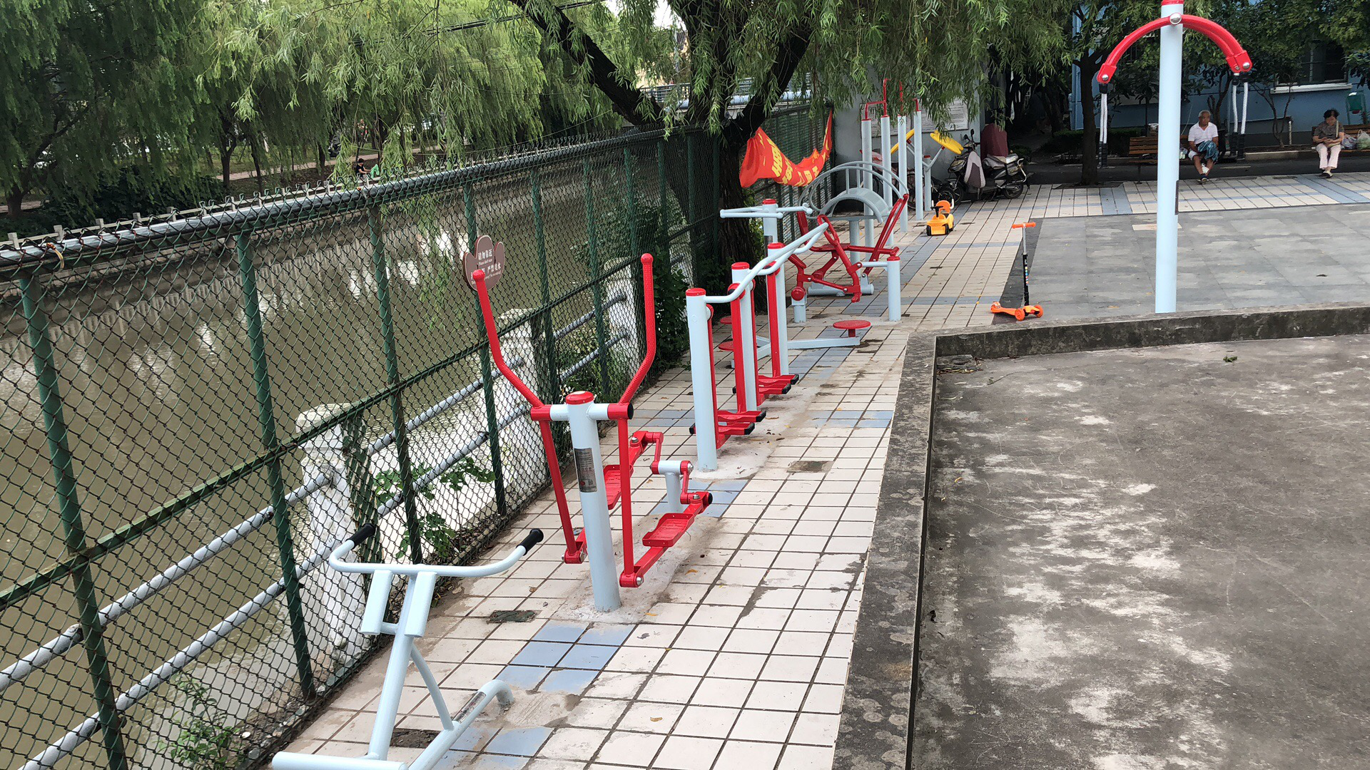 南楊居委健身點