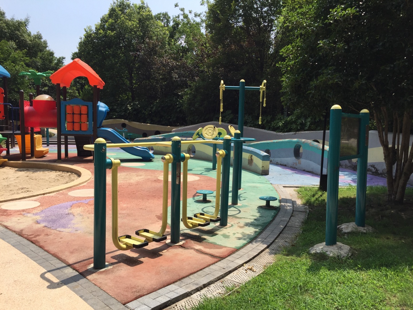 雅翔路288弄健身點(diǎn)