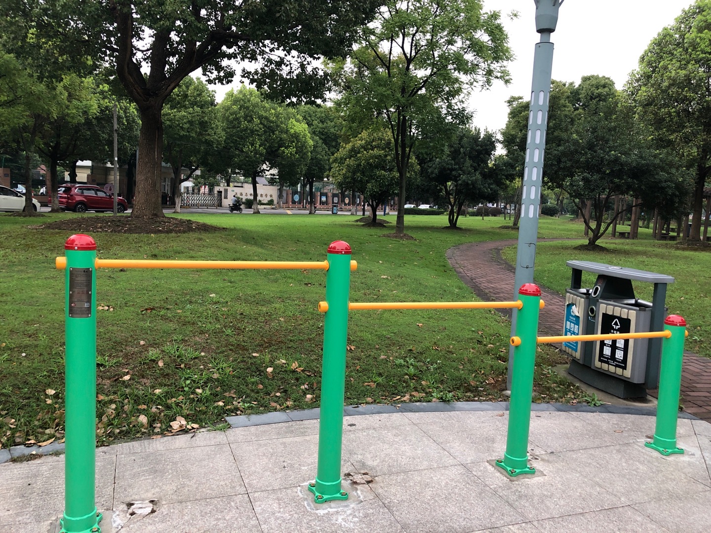 多聯(lián)壓腿架